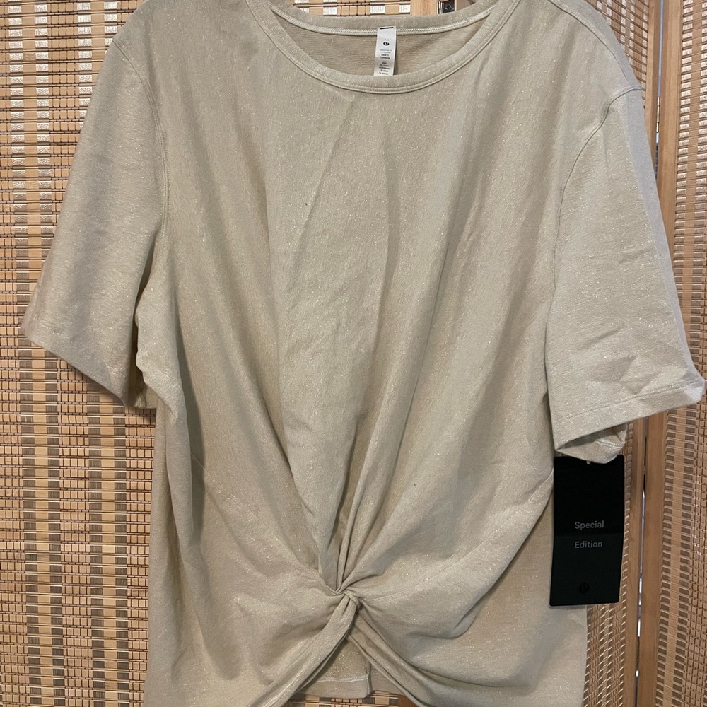 Lululemon brand new with tag special edition Crescent Tee * Spark! Classic fit